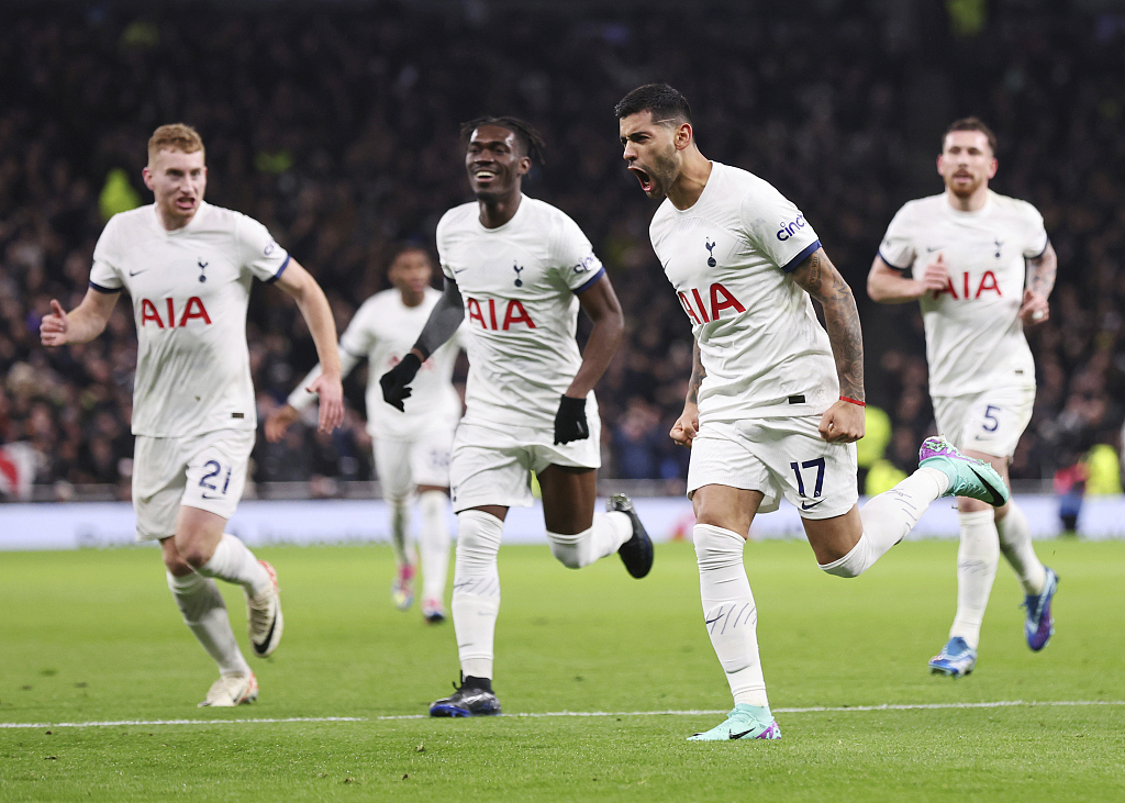 足球明星职业生涯低谷：伤病困扰下如何重燃足球热爱？